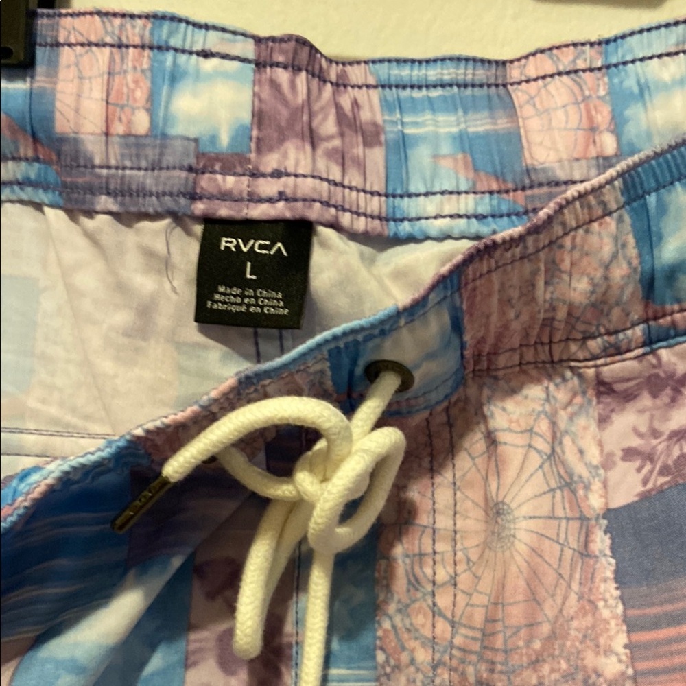 RVCA Multicolor Patterned Shorts - Picture 3 of 4
